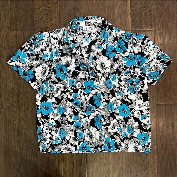 Fair Set Button Up T-Shirt - Picture 6 of 10